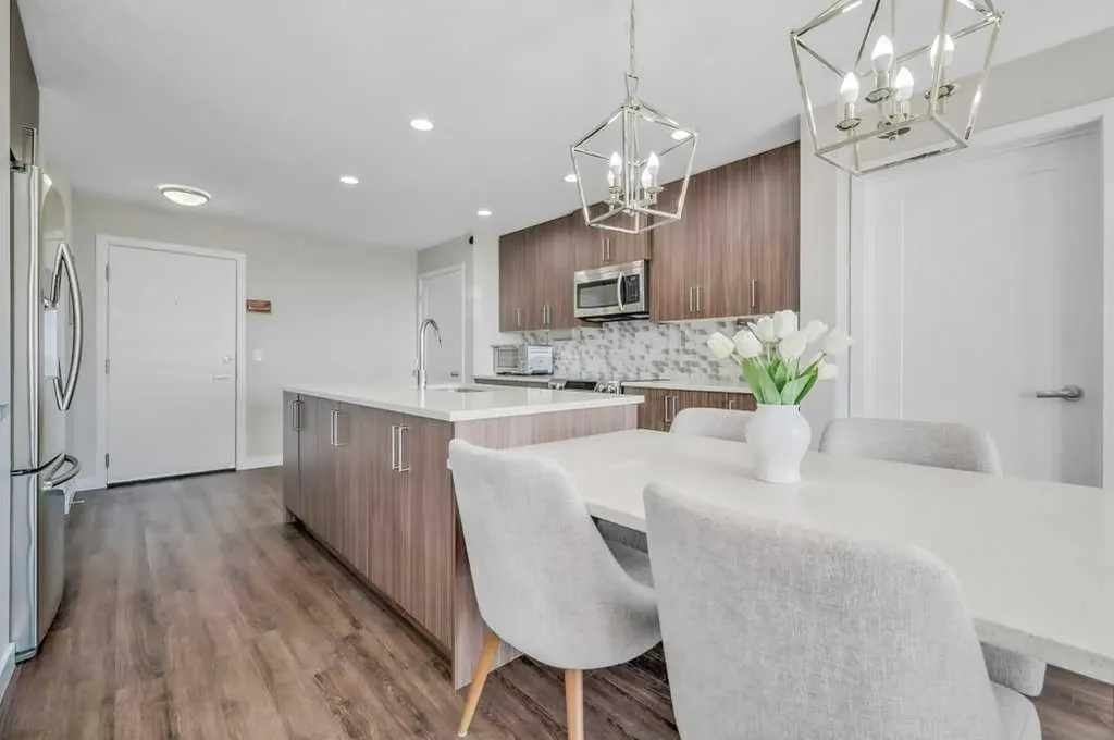 8531 8a Avenue SW Calgary AB T3H 1V4