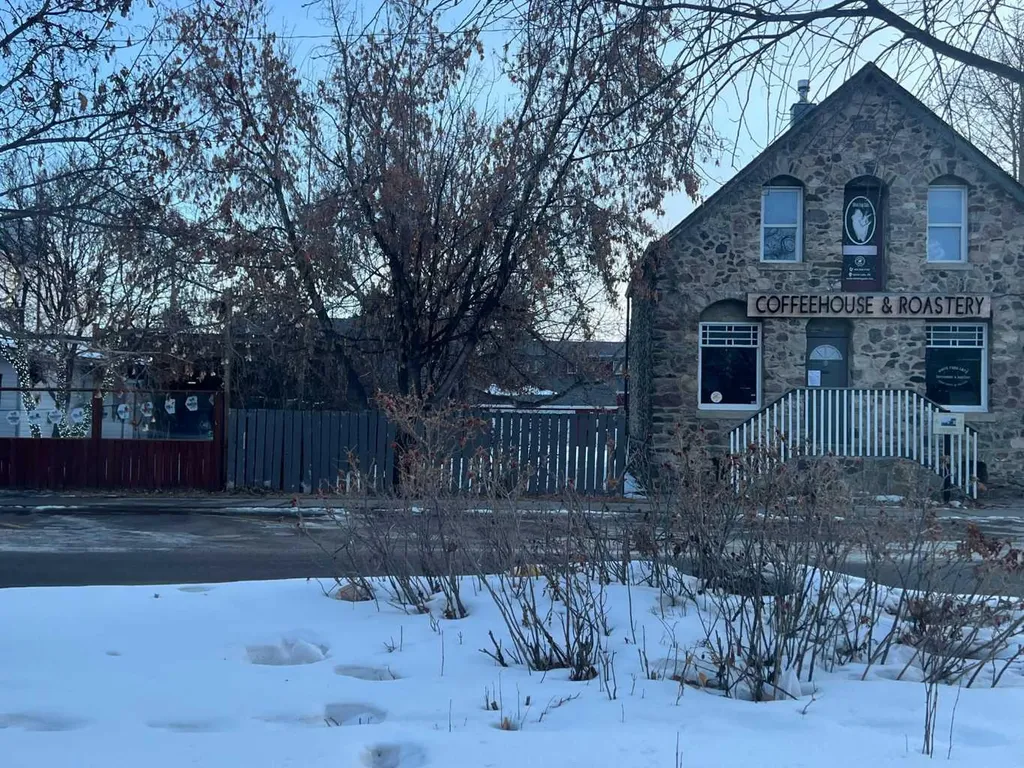 5027 46 Street Sylvan Lake AB T4S1R4