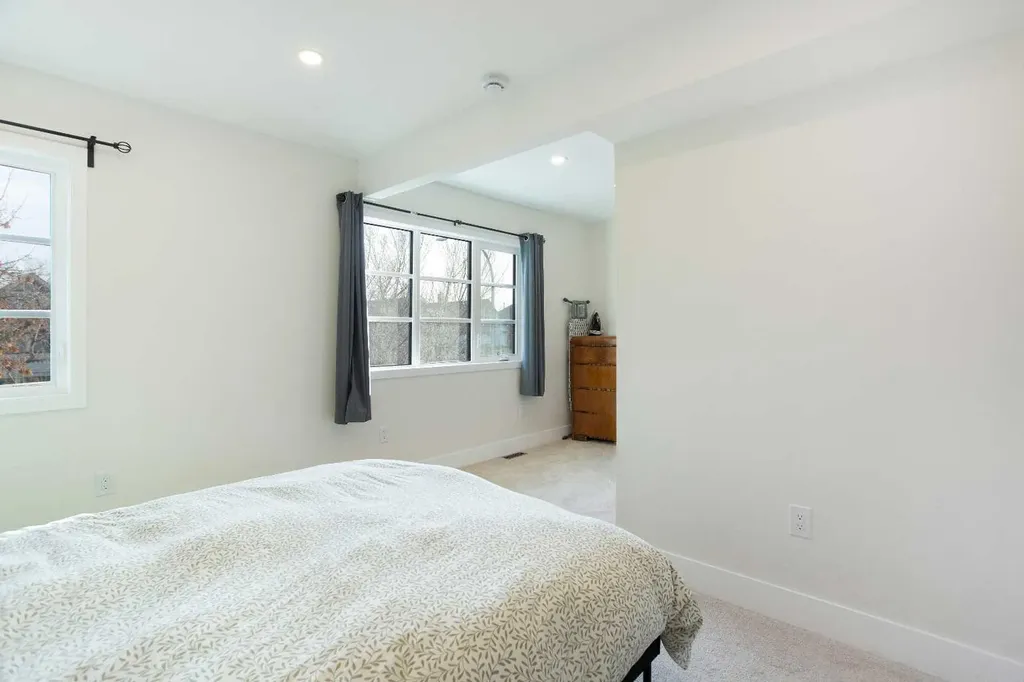 1032 18 Avenue SE Calgary AB T2G 1L6