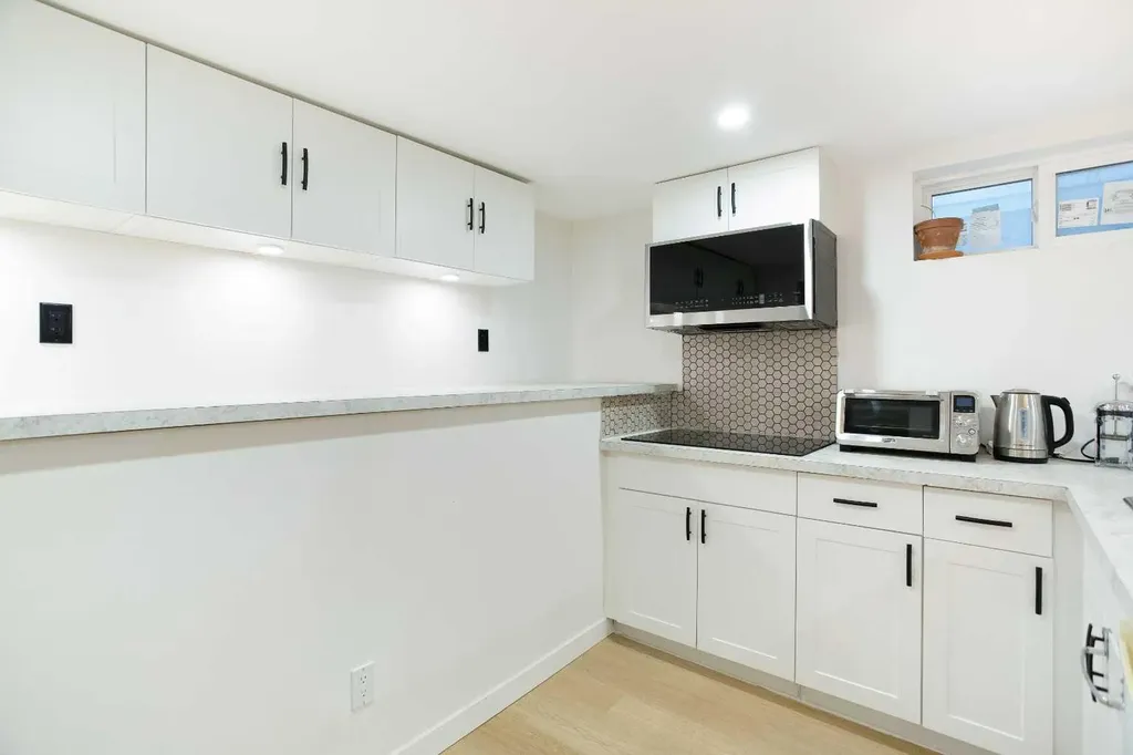 1032 18 Avenue SE Calgary AB T2G 1L6