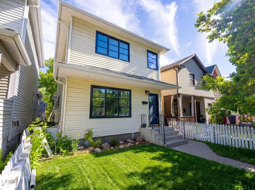 1032 18 Avenue SE Calgary AB T2G 1L6