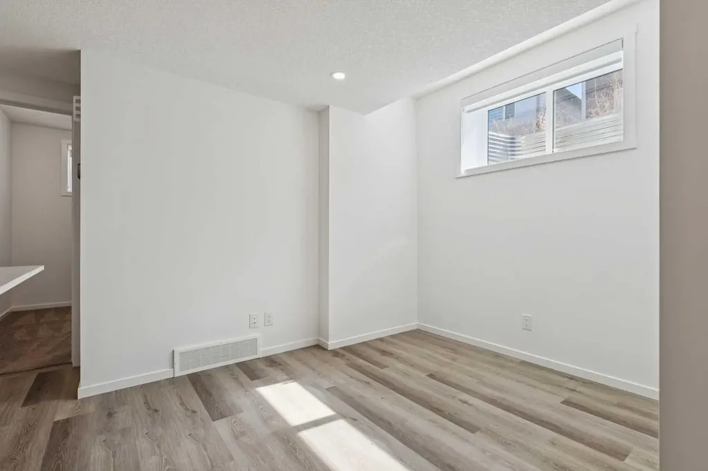 25 Yorkstone Row SW Calgary AB T2X 5H4