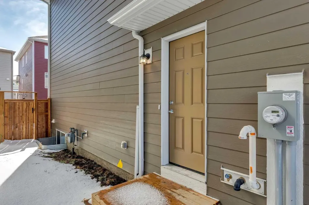 25 Yorkstone Row SW Calgary AB T2X 5H4
