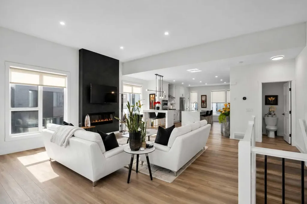 244 Sovereign Common SW Calgary AB T3C 3Y3