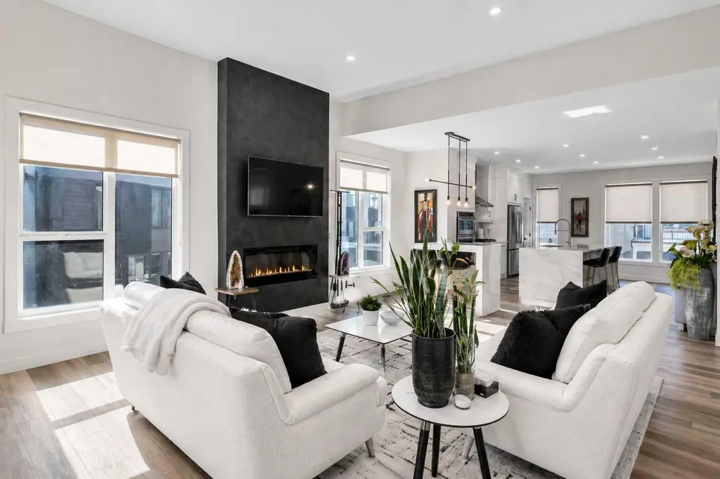 244 Sovereign Common SW Calgary AB T3C 3Y3