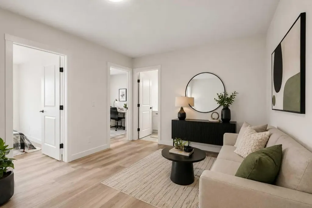 244 Sovereign Common SW Calgary AB T3C 3Y3