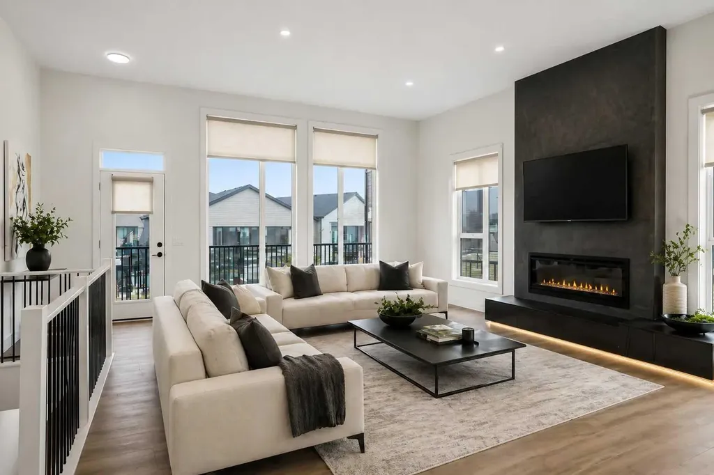 244 Sovereign Common SW Calgary AB T3C 3Y3