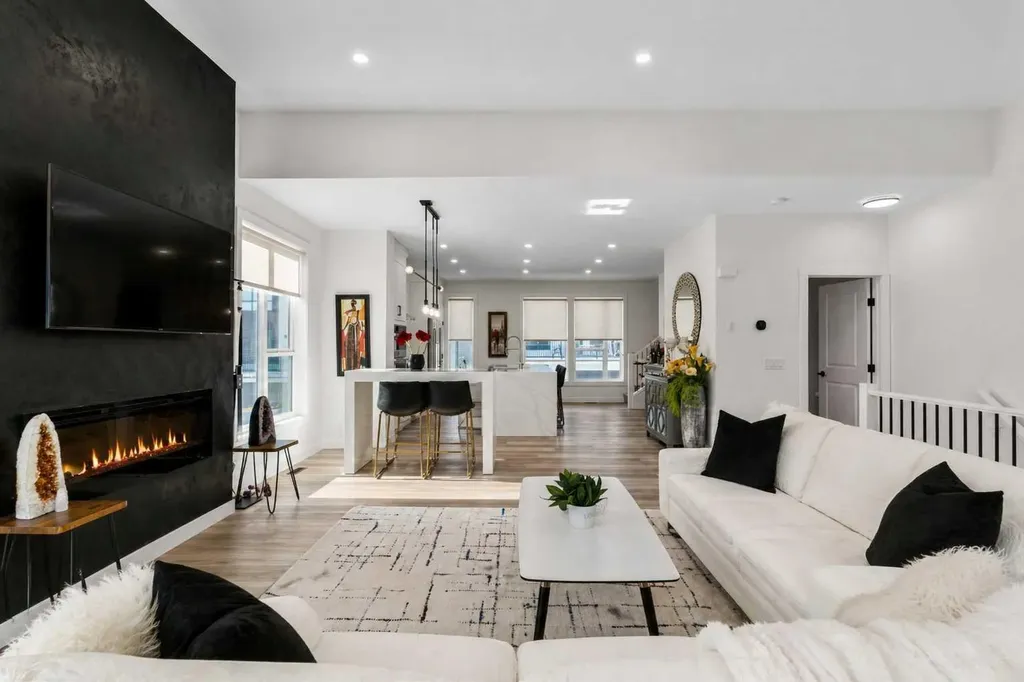 244 Sovereign Common SW Calgary AB T3C 3Y3