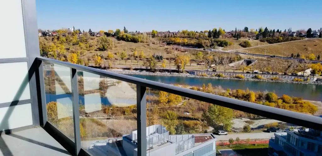 128 2 Street SW Calgary AB T2P 4V9