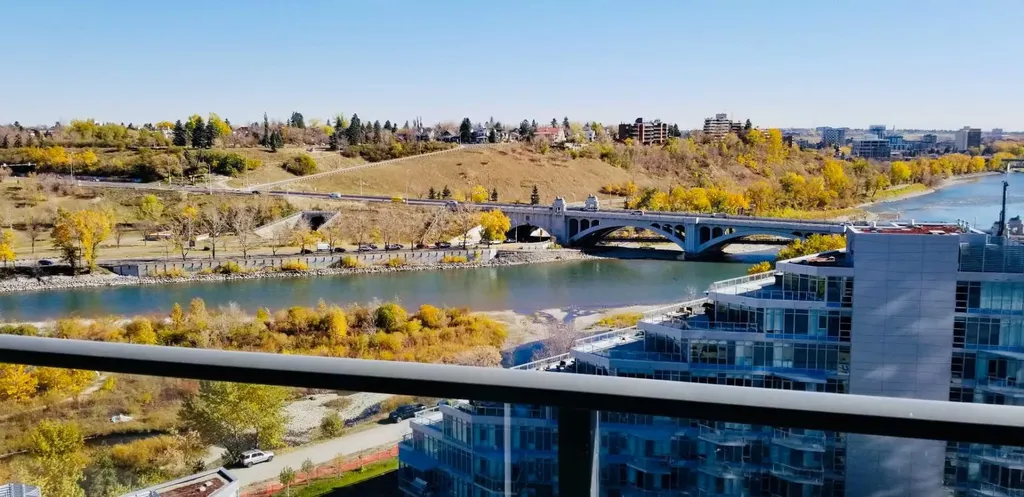 128 2 Street SW Calgary AB T2P 4V9