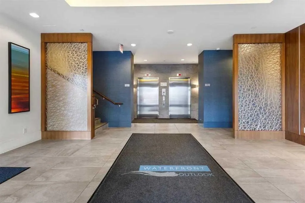 128 2 Street SW Calgary AB T2P 4V9