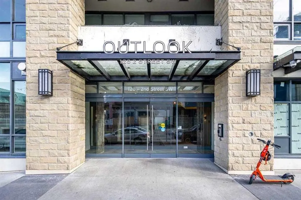 128 2 Street SW Calgary AB T2P 4V9