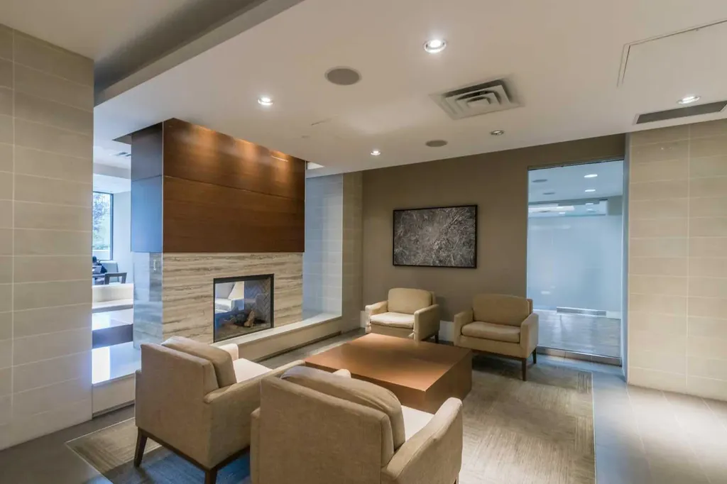 128 2 Street SW Calgary AB T2P 4V9