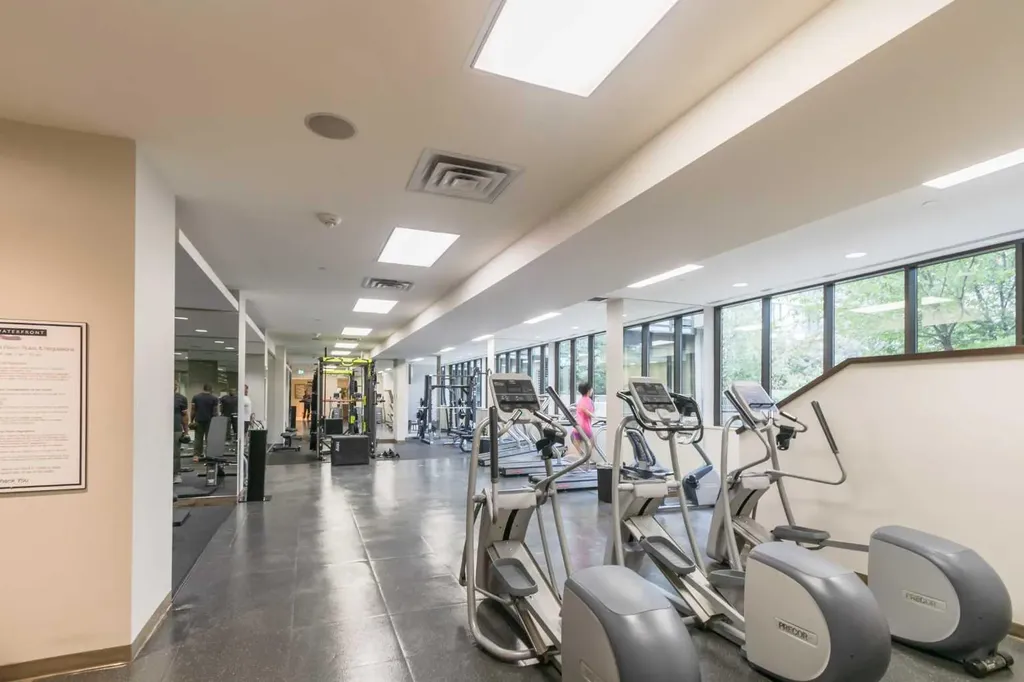 128 2 Street SW Calgary AB T2P 4V9