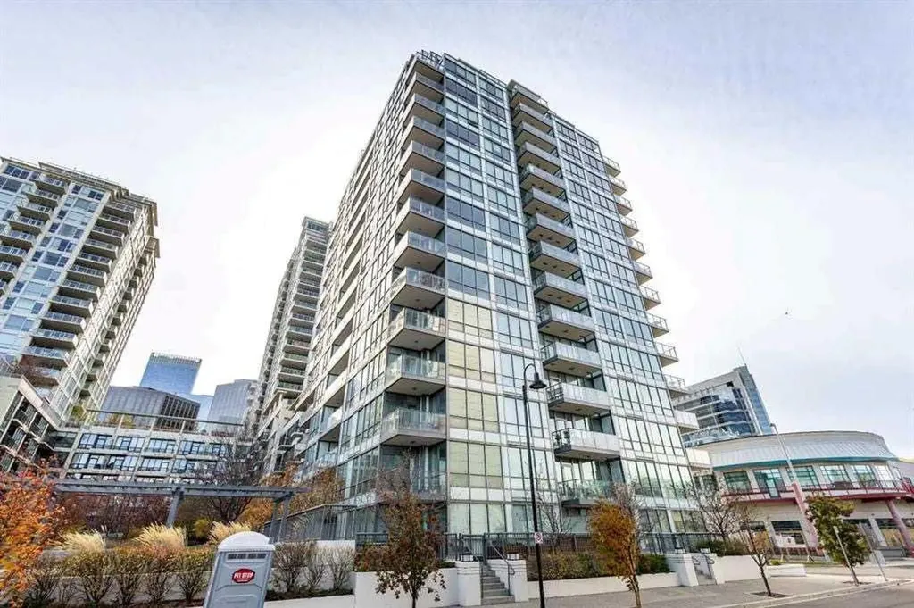 128 2 Street SW Calgary AB T2P 4V9