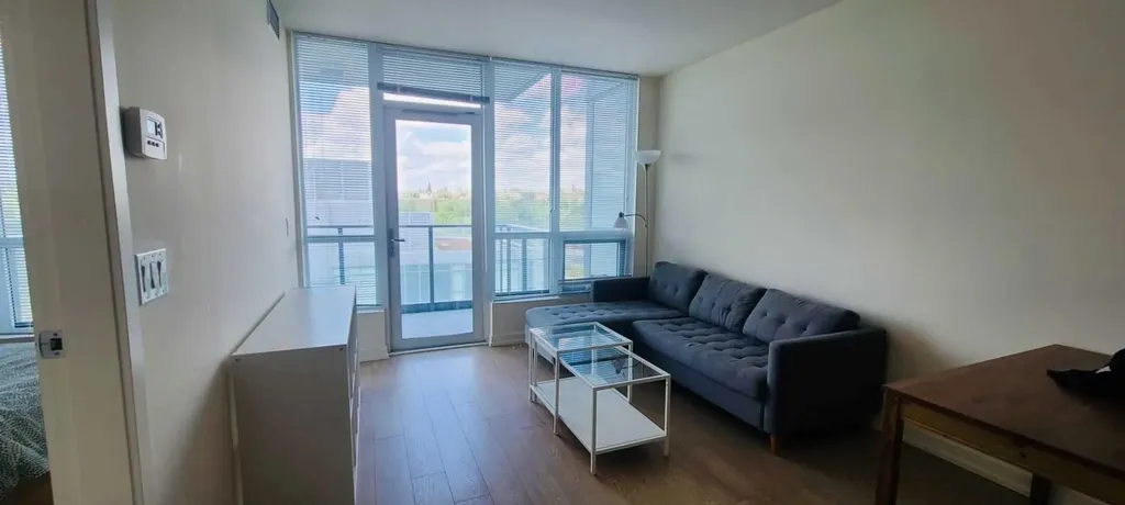 128 2 Street SW Calgary AB T2P 4V9