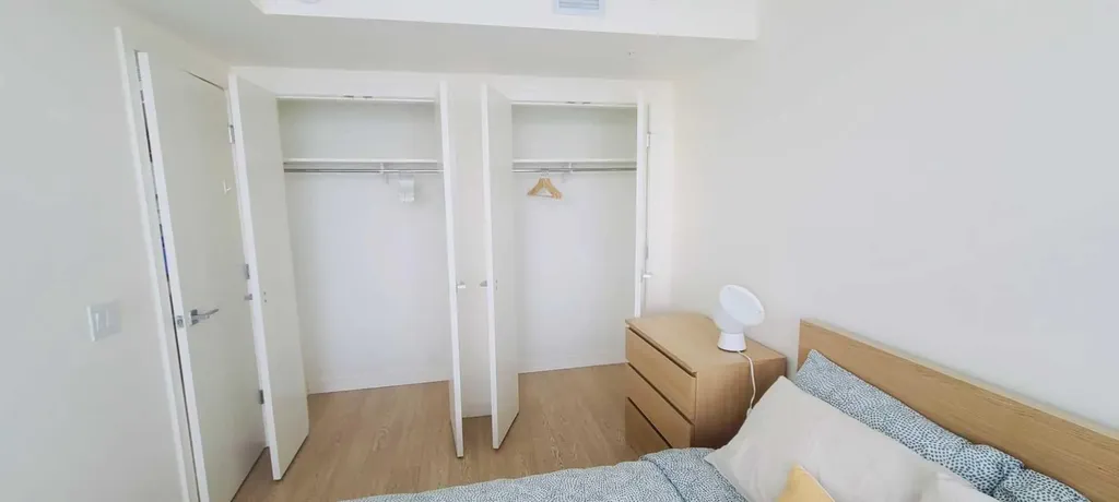 128 2 Street SW Calgary AB T2P 4V9