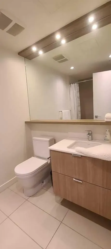 128 2 Street SW Calgary AB T2P 4V9