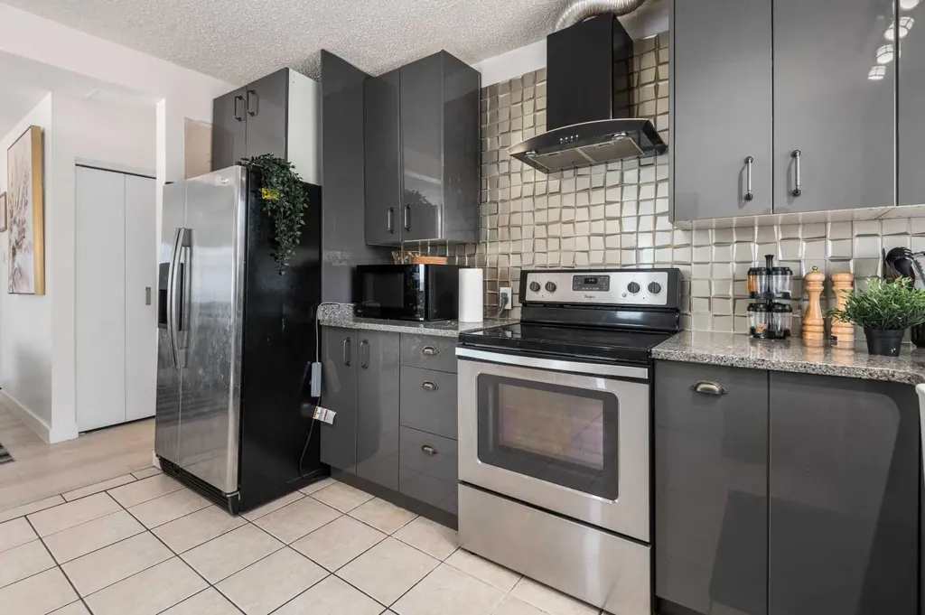 4504 14 Street NW Calgary AB T2K1J6