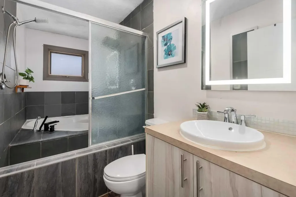4504 14 Street NW Calgary AB T2K1J6