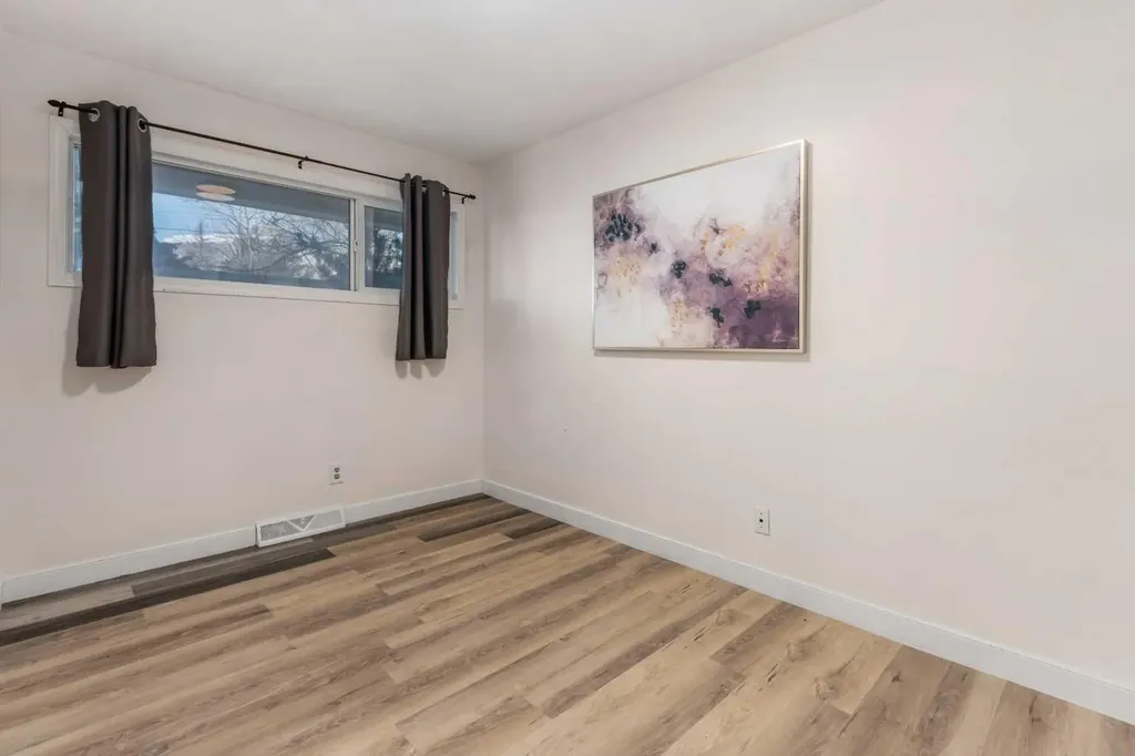 4504 14 Street NW Calgary AB T2K1J6