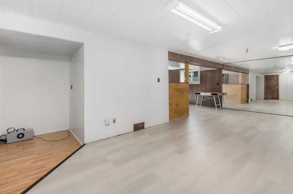 4504 14 Street NW Calgary AB T2K1J6