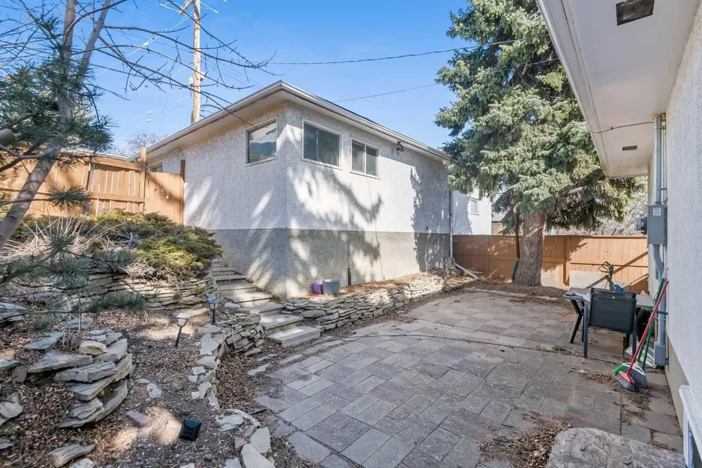 4504 14 Street NW Calgary AB T2K1J6
