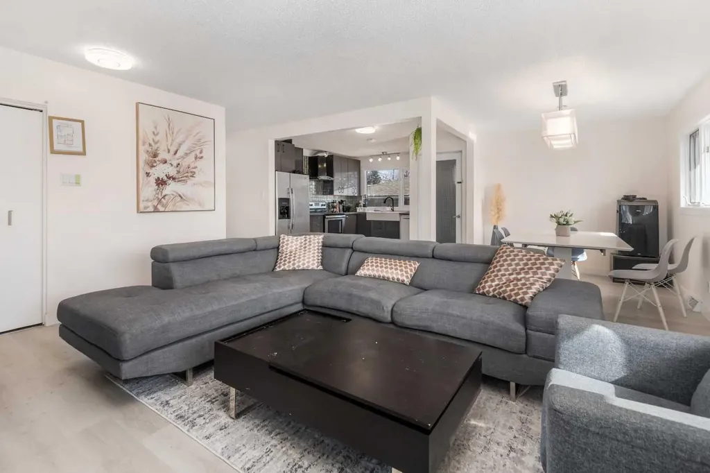 4504 14 Street NW Calgary AB T2K1J6
