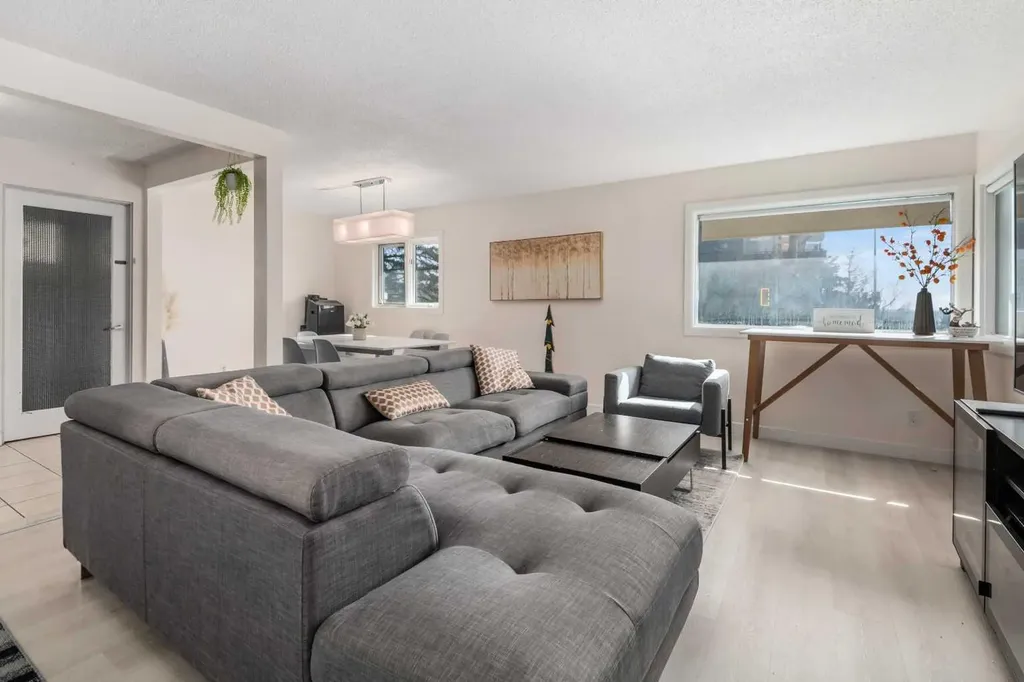 4504 14 Street NW Calgary AB T2K1J6