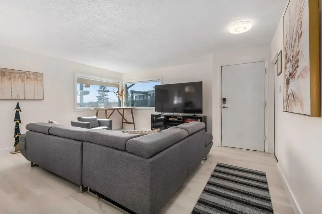 4504 14 Street NW Calgary AB T2K1J6