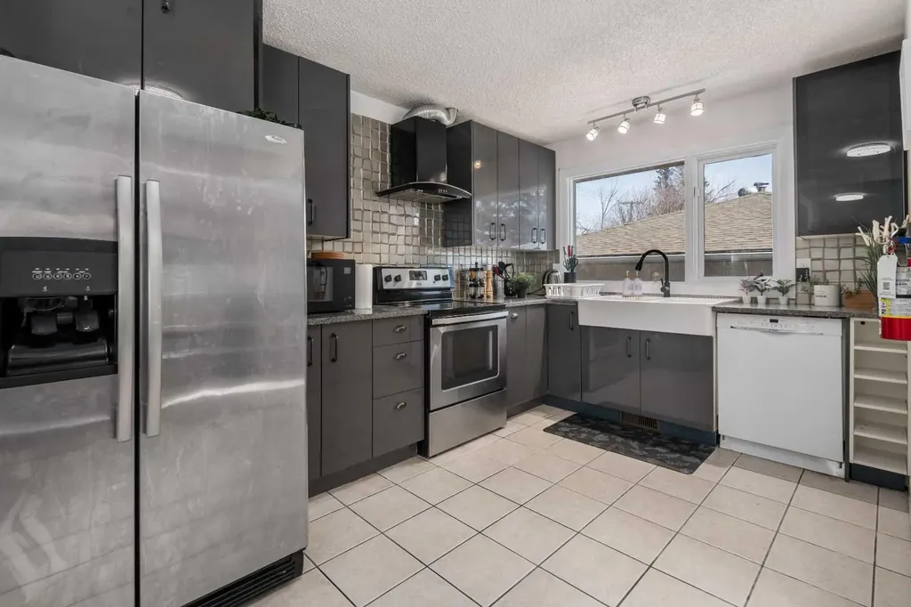 4504 14 Street NW Calgary AB T2K1J6