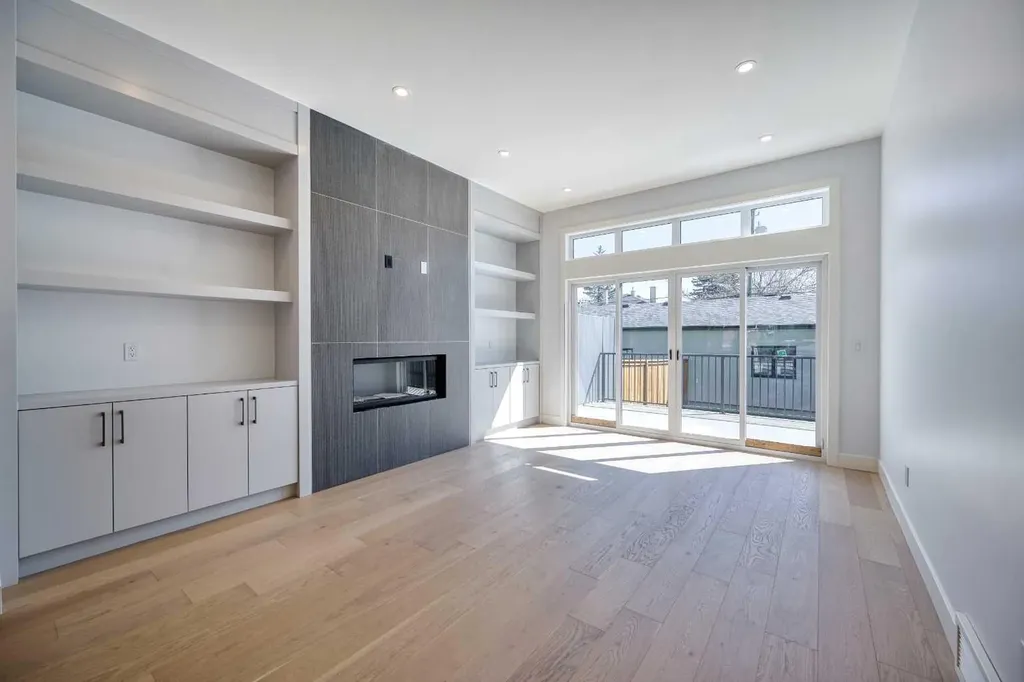 2008 26a Street SW Calgary AB T3E 2C1