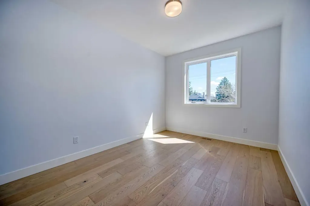 2008 26a Street SW Calgary AB T3E 2C1