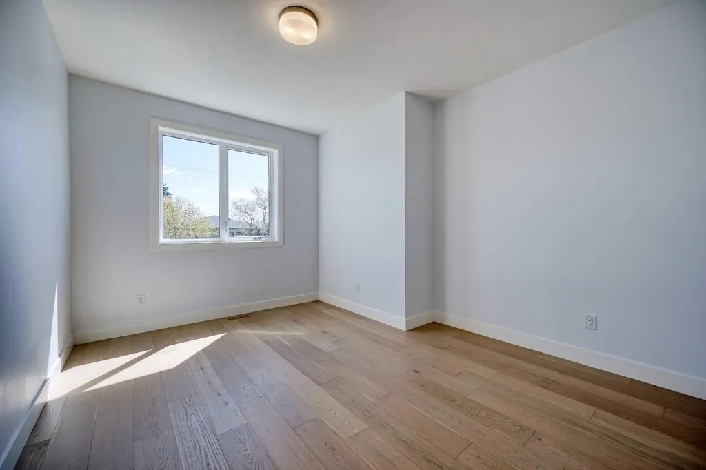 2008 26a Street SW Calgary AB T3E 2C1
