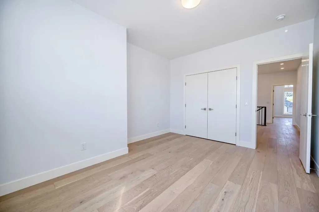 2008 26a Street SW Calgary AB T3E 2C1