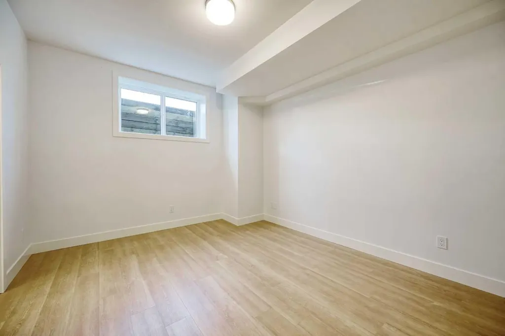 2008 26a Street SW Calgary AB T3E 2C1