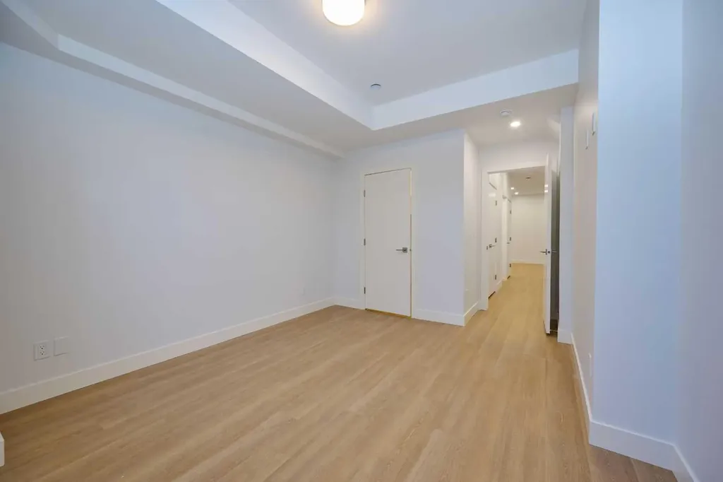 2008 26a Street SW Calgary AB T3E 2C1