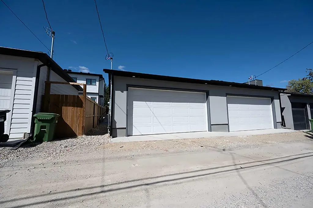 2008 26a Street SW Calgary AB T3E 2C1