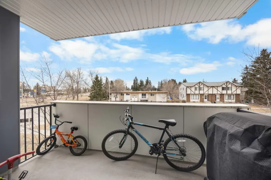 4818 Varsity Drive NW Calgary AB T3A 1A3