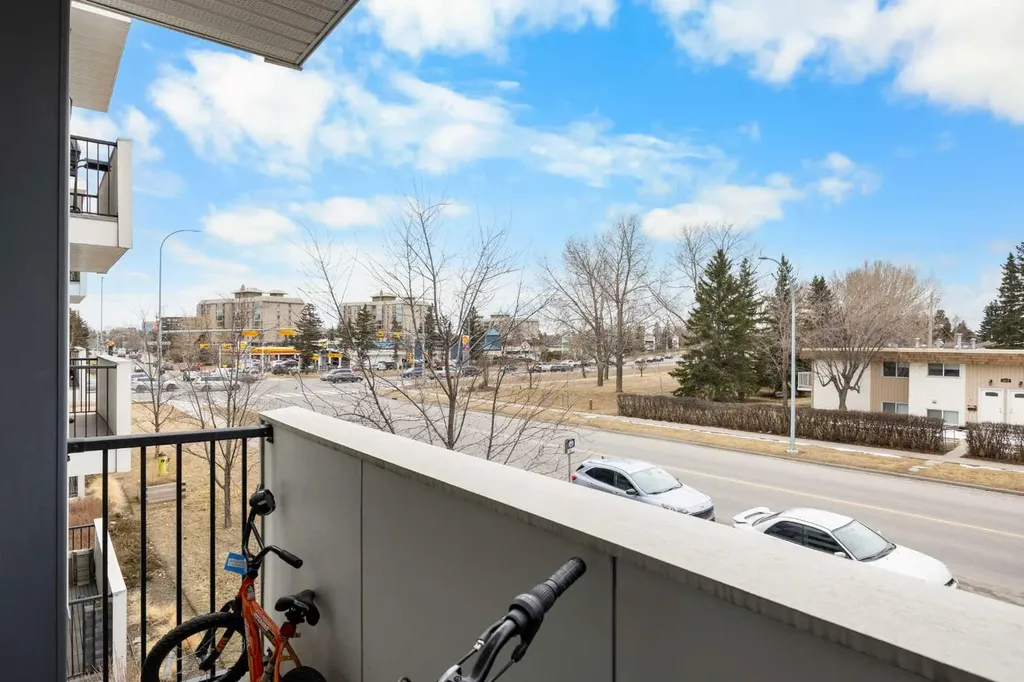 4818 Varsity Drive NW Calgary AB T3A 1A3