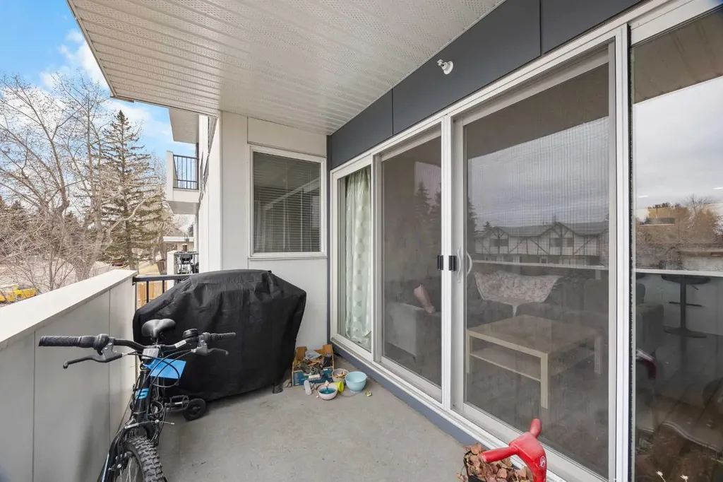 4818 Varsity Drive NW Calgary AB T3A 1A3