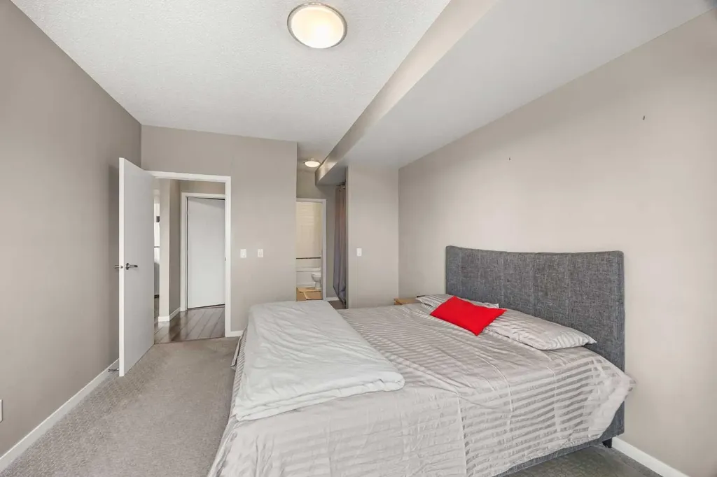 4818 Varsity Drive NW Calgary AB T3A 1A3