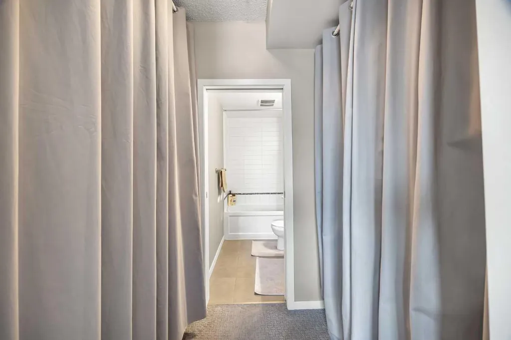 4818 Varsity Drive NW Calgary AB T3A 1A3