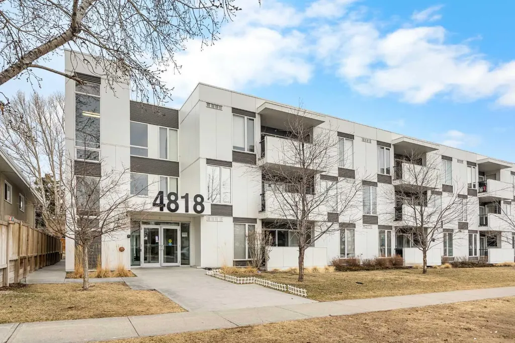4818 Varsity Drive NW Calgary AB T3A 1A3