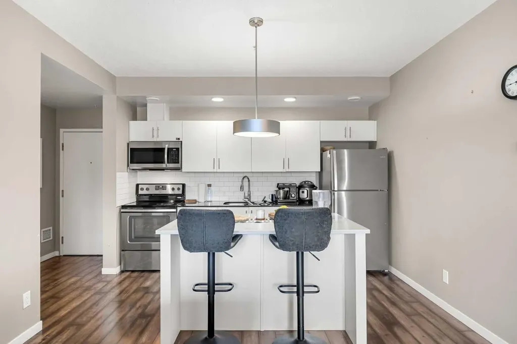 4818 Varsity Drive NW Calgary AB T3A 1A3