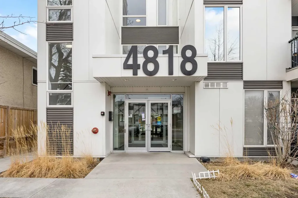4818 Varsity Drive NW Calgary AB T3A 1A3