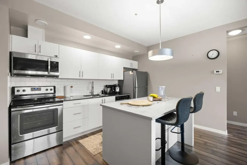 4818 Varsity Drive NW Calgary AB T3A 1A3