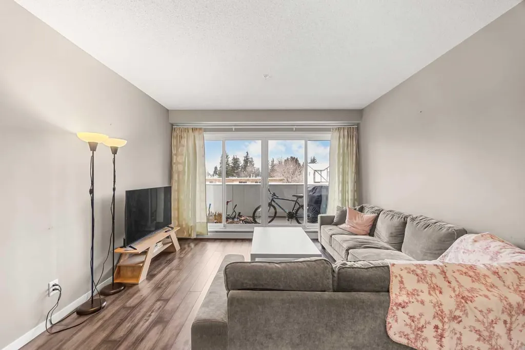 4818 Varsity Drive NW Calgary AB T3A 1A3