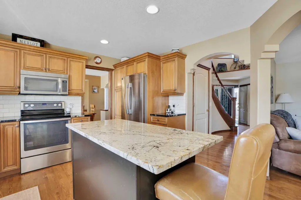 32 Harvest Park Way NE Calgary AB T3K 4K8