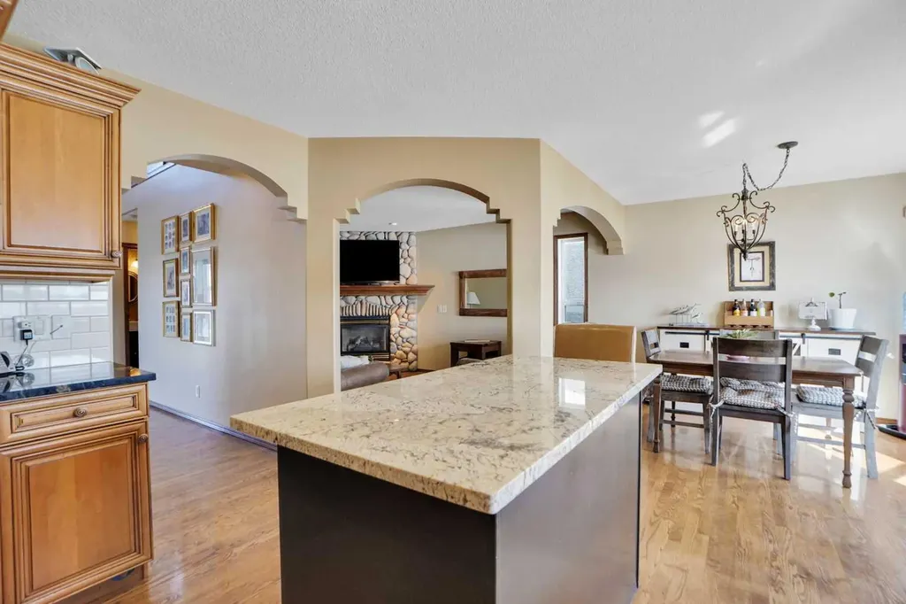 32 Harvest Park Way NE Calgary AB T3K 4K8
